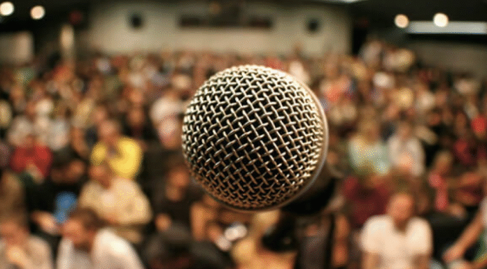 Публичные выступления без страха: Техники подготовки, преодоления волнения и удержания внимания аудитории