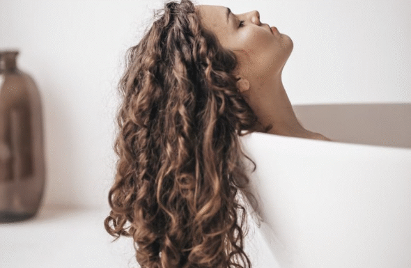 Правильный уход за волосами: как избежать ошибок и иметь блестящую прическу