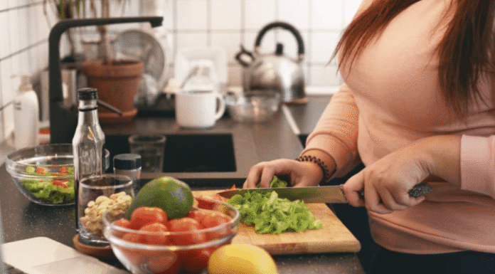 Как стресс влияет на вес: научное объяснение, гормональные ловушки и стратегия восстановления