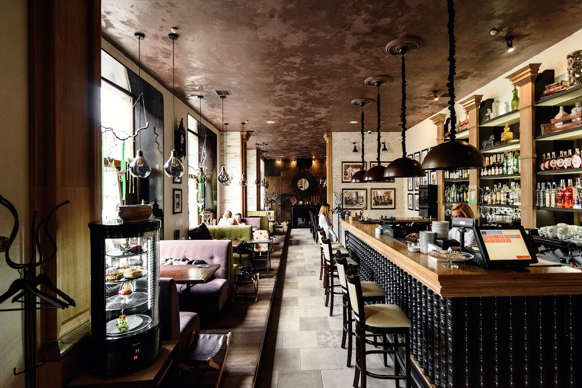 Фамилия — Restaurant
